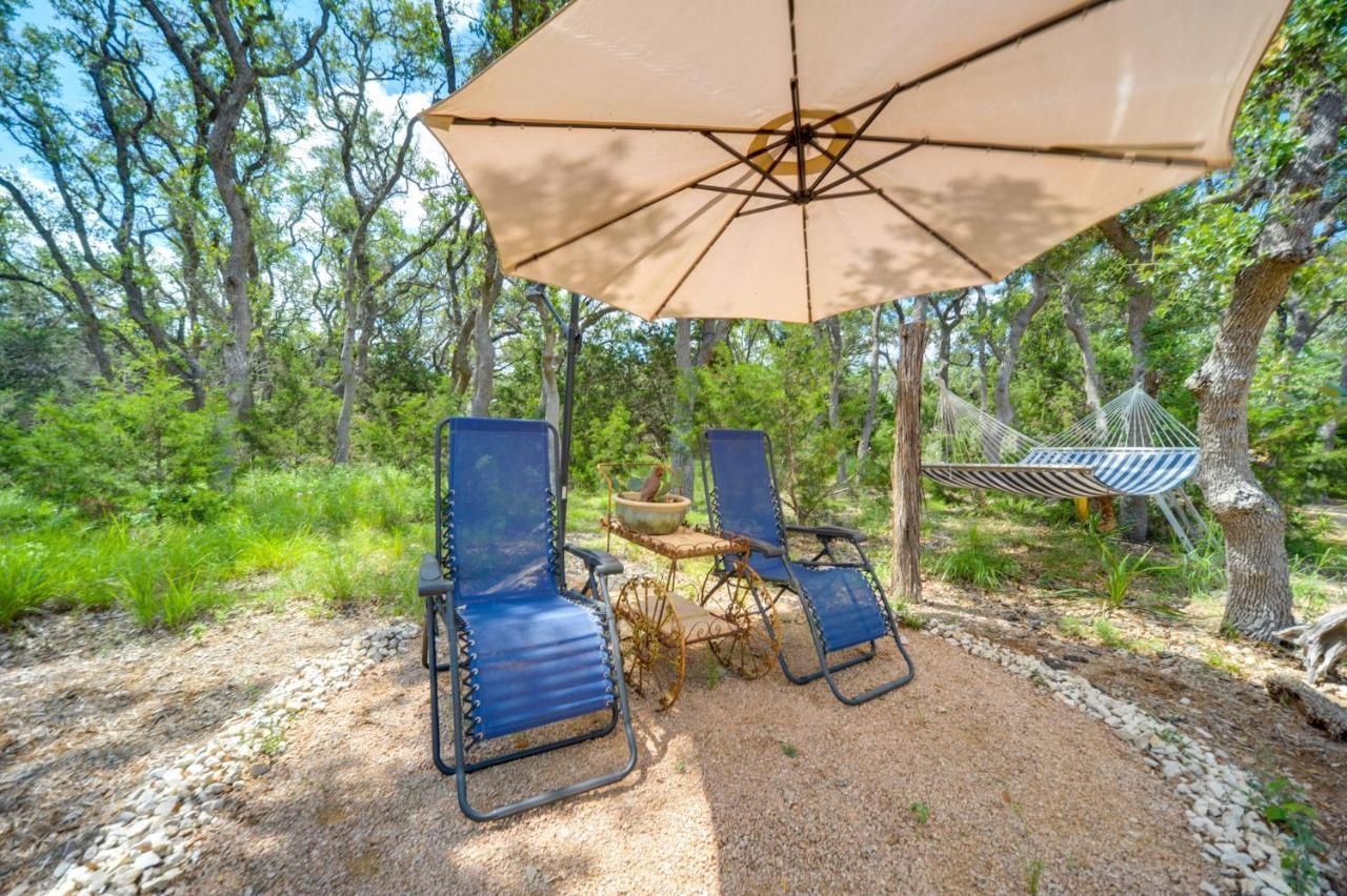 Snuggle Inn Wimberley Cabin With Fire Pit And Deck Exterior foto