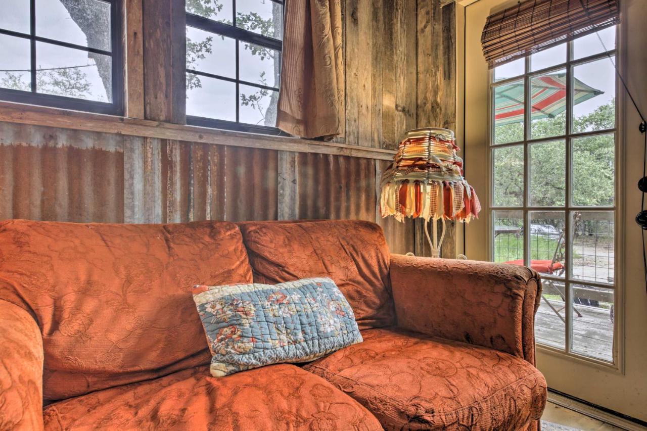 Snuggle Inn Wimberley Cabin With Fire Pit And Deck Exterior foto
