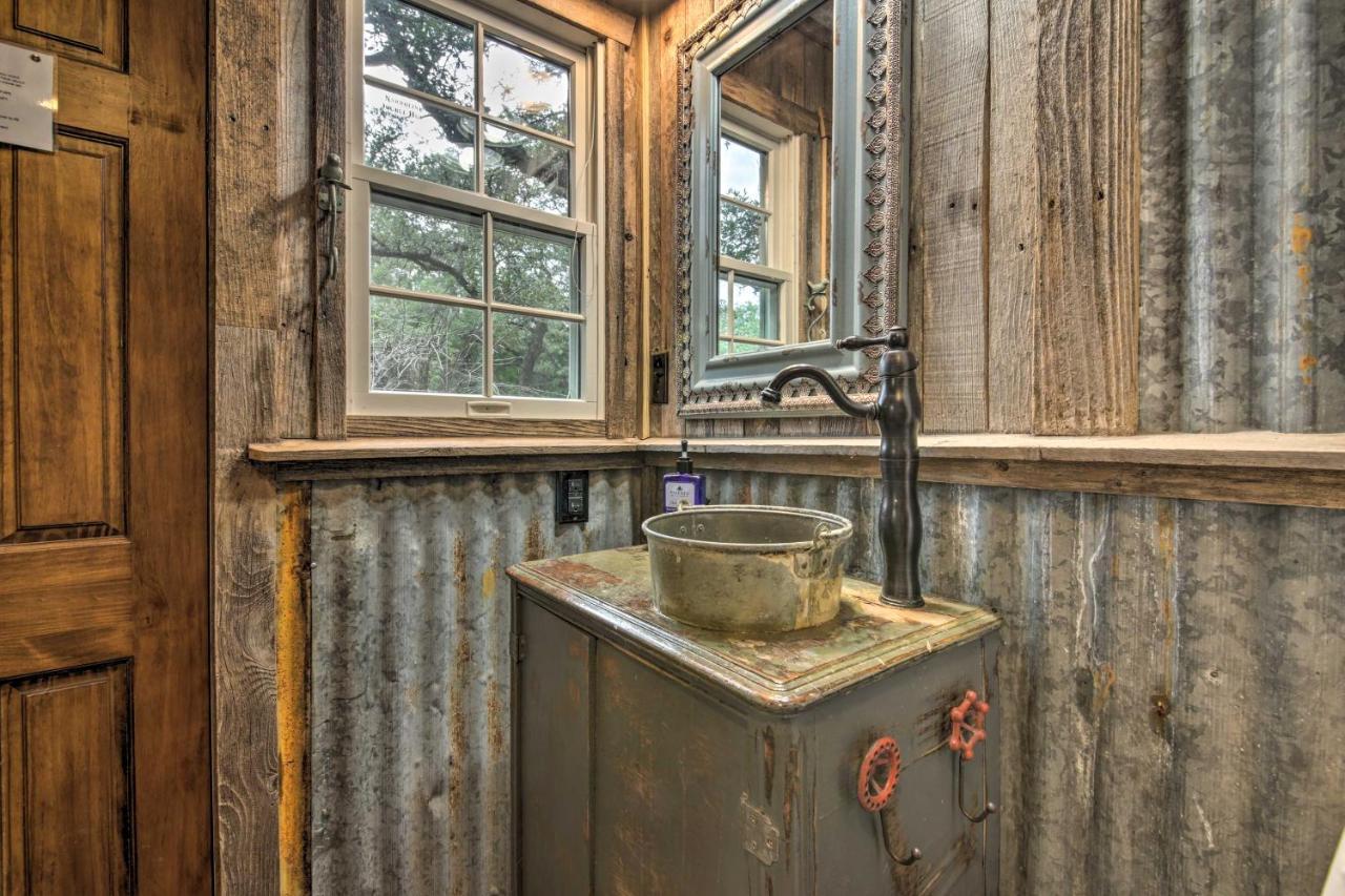 Snuggle Inn Wimberley Cabin With Fire Pit And Deck Exterior foto